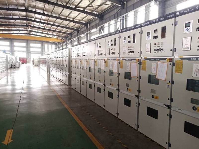 智能工厂里的隐形守护者:PLC控制柜定制